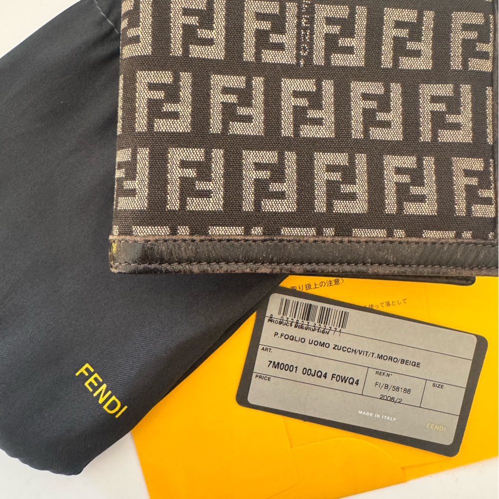 FENDI
Wallet with COA and Dust Bag